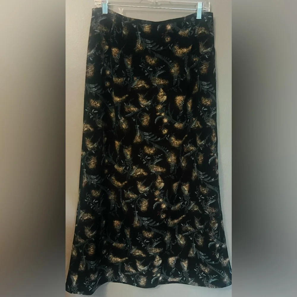 59. NWT Izod Black and Multi Color Skirt - Picture 2 of 5